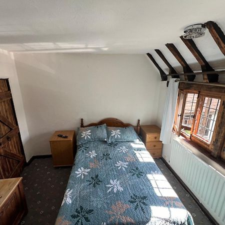 Tudor House - Double Room - Shared Bathroom Goff's Oak Exterior foto