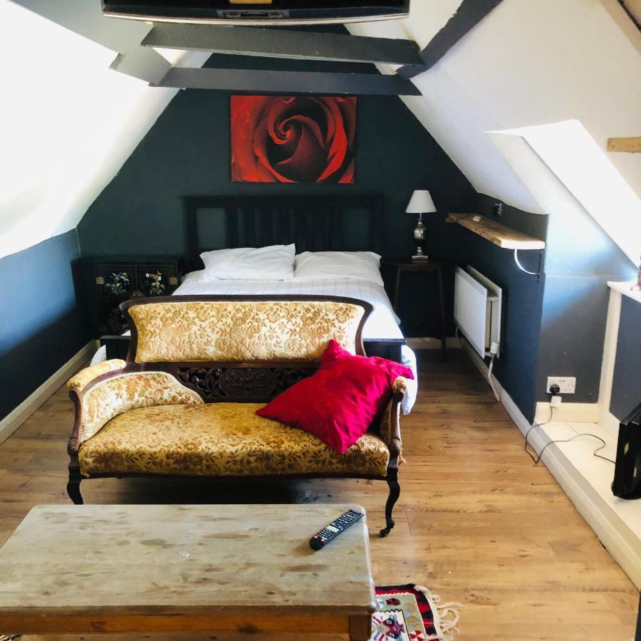Tudor House - Double Room - Shared Bathroom Goff's Oak Exterior foto