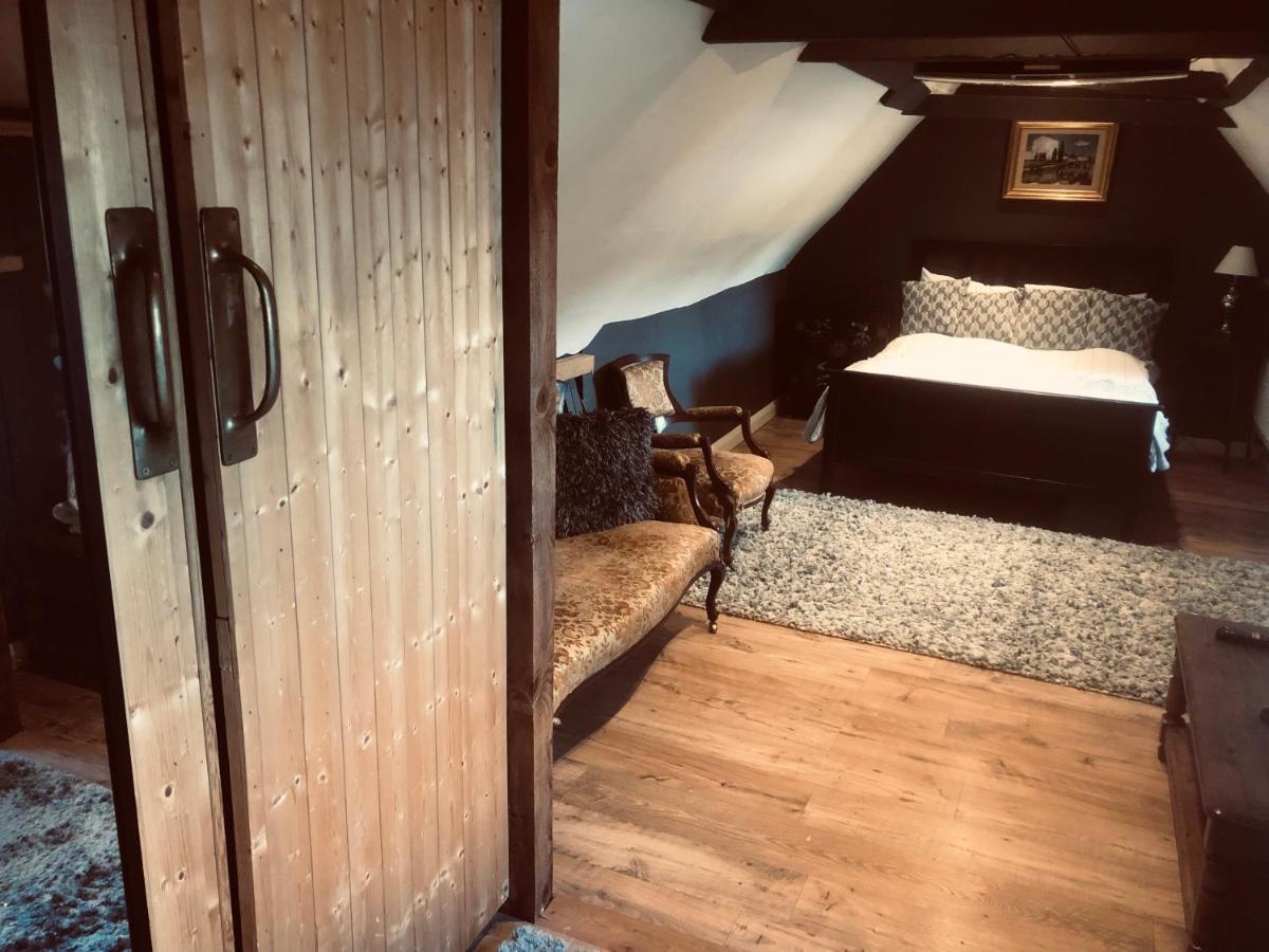 Tudor House - Double Room - Shared Bathroom Goff's Oak Exterior foto